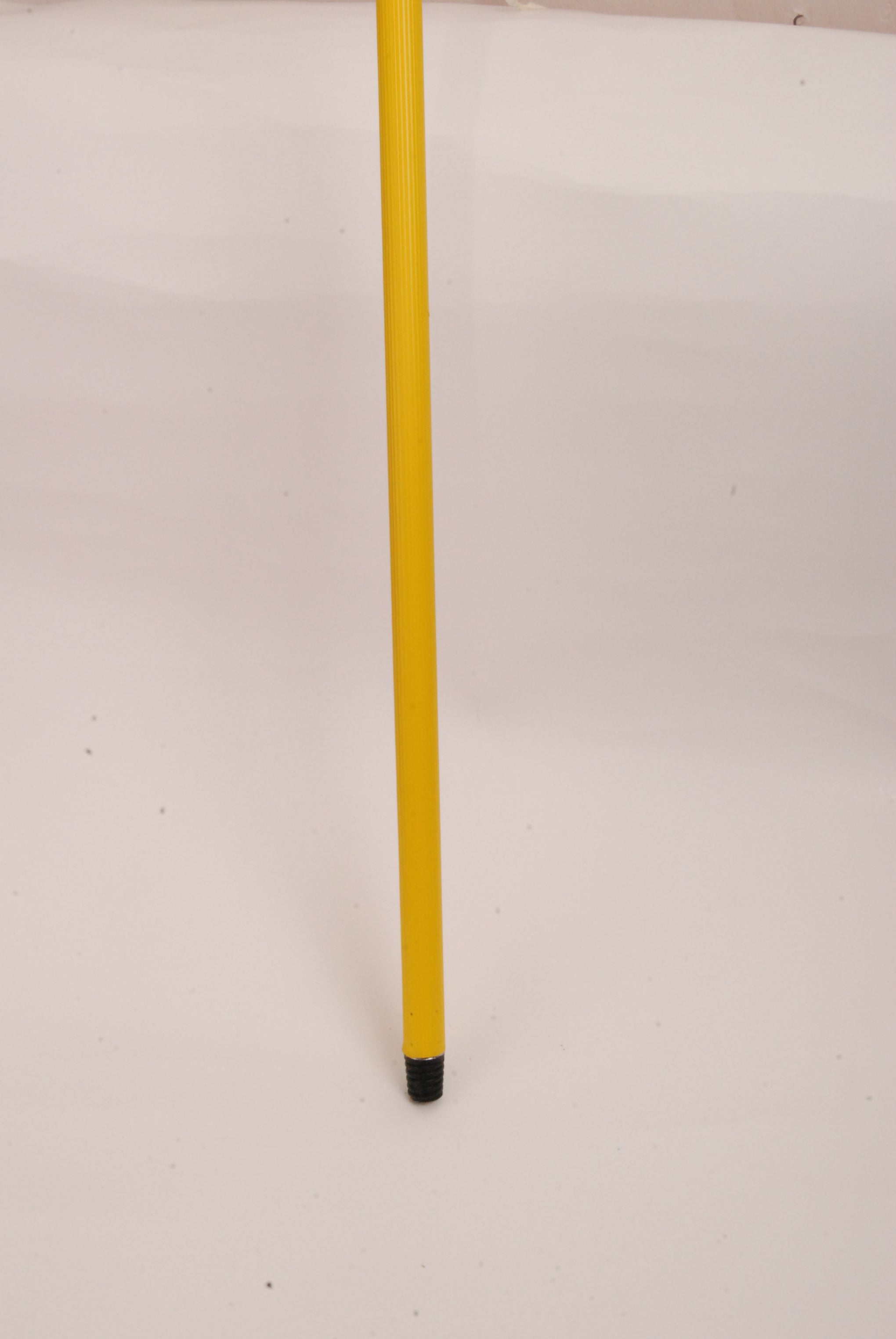 MANGO METALICO CON ADAPTADOR Y COLGADOR 1.20 CM (CUSTODIA)