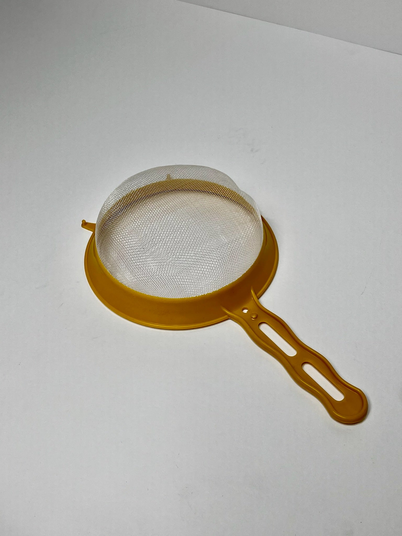 COLADOR PLASTICO MEDIANO