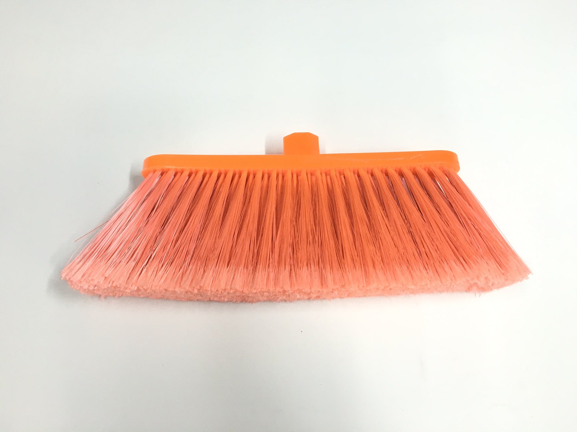 ESCOBA SUPREMA PREMIUM FLUORESCENTE (MANGO DE MADERA DE 1.20 CM)