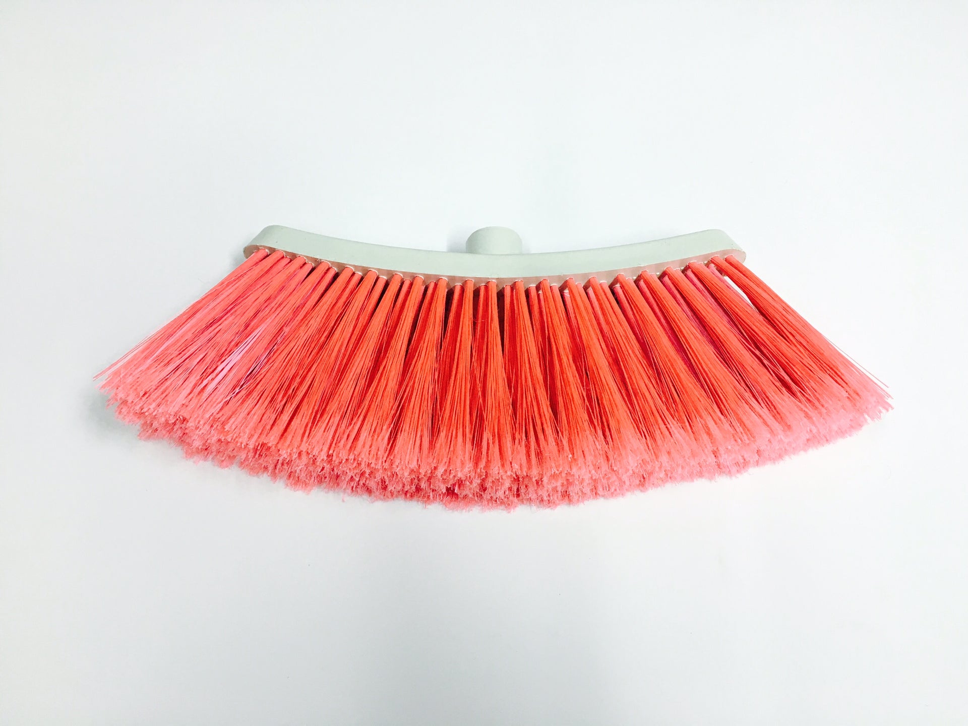 ESCOBA SUPER DALIA FLUORESCENTE (MANGO DE MADERA 1.20 CM) (X UNDS)