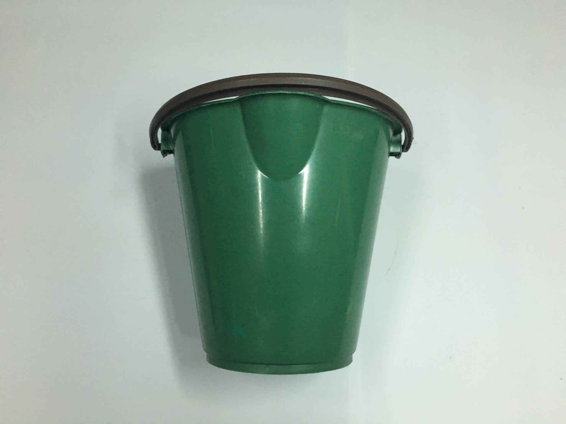 BALDE DE 12 LITROS (AGARRE PLASTICO)