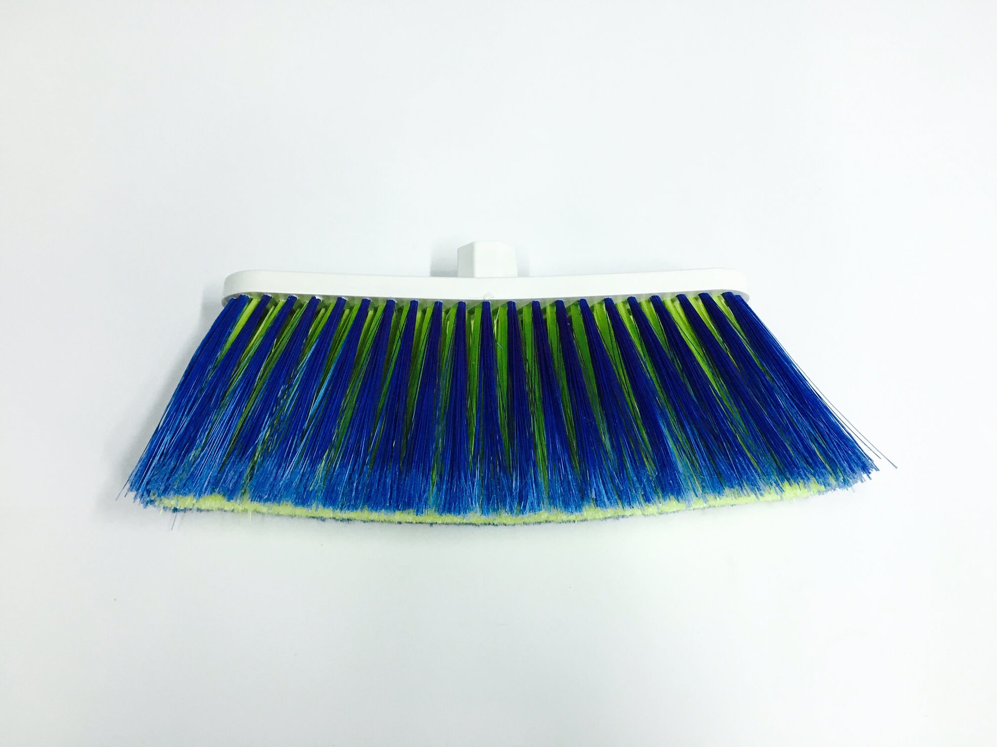 ESCOBA SUPREMA PLUS PLANTILLA BLANCA (MANGO DE MADERA DE 1.20 CM) (X UNDS)